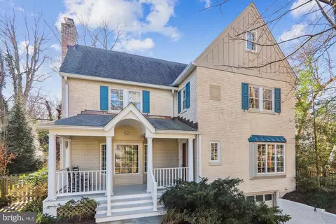 202 Oxford St, Chevy Chase, MD 20815