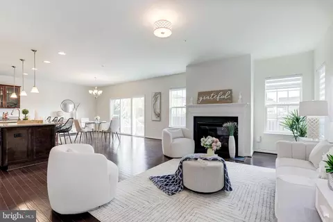 Living - 3502 Doc Berlin Dr, Silver Spring, MD 20906 photo 1 of 7