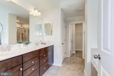 Bath - 3502 Doc Berlin Dr, Silver Spring, MD 20906 photo 2 of 10
