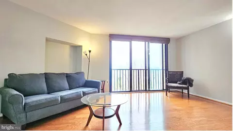 4242 E West Hwy #902, Chevy Chase, MD 20815