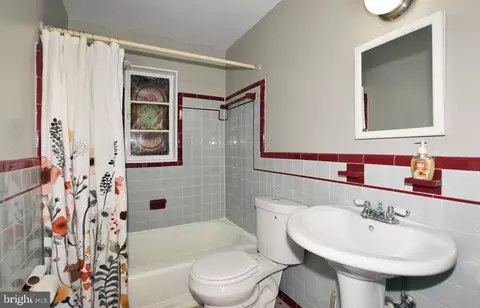 Bath - 12517 Holdridge Rd, Silver Spring, MD 20906 photo 1 of 2