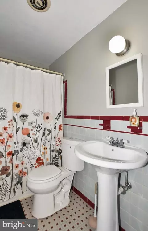 Bath - 12517 Holdridge Rd, Silver Spring, MD 20906 photo 2 of 2