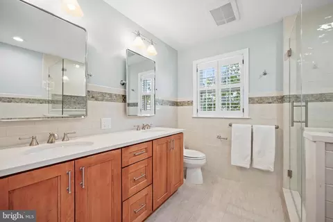 Bath - 418 Quaint Acres Dr, Silver Spring, MD 20904 photo 3 of 7