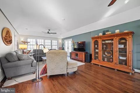 Living - 418 Quaint Acres Dr, Silver Spring, MD 20904 photo 6 of 11