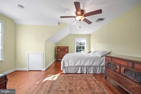 Bedroom - 418 Quaint Acres Dr, Silver Spring, MD 20904 photo 6 of 9