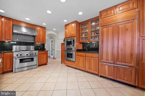 Kitchen - 418 Quaint Acres Dr, Silver Spring, MD 20904 photo 2 of 10