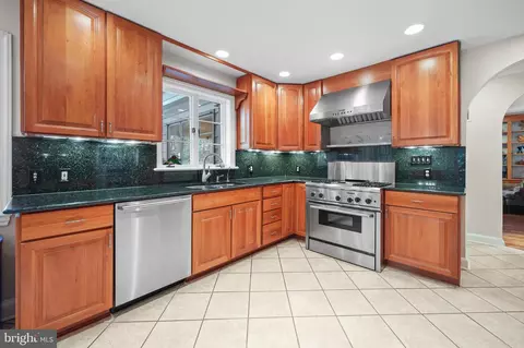 Kitchen - 418 Quaint Acres Dr, Silver Spring, MD 20904 photo 3 of 10