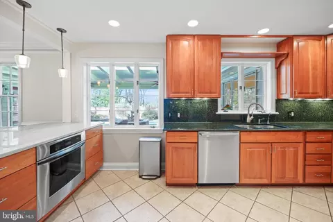 Kitchen - 418 Quaint Acres Dr, Silver Spring, MD 20904 photo 5 of 10
