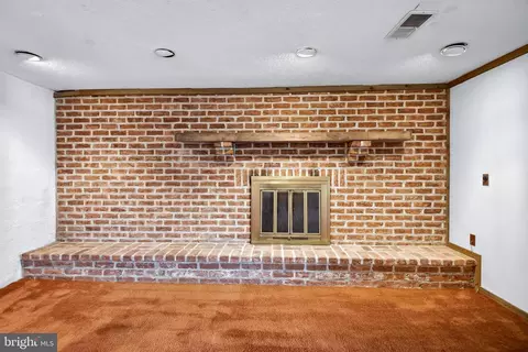 Living - 819 Jonker Ct, Gaithersburg, MD 20878 photo 3 of 3