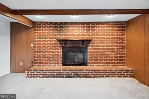 Living - 819 Jonker Ct, Gaithersburg, MD 20878 photo 1 of 3