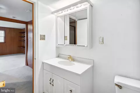 Bath - 819 Jonker Ct, Gaithersburg, MD 20878 photo 6 of 6