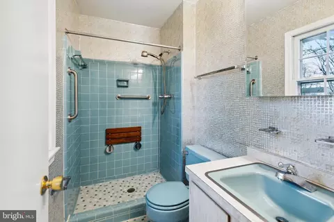 Bath - 819 Jonker Ct, Gaithersburg, MD 20878 photo 3 of 6