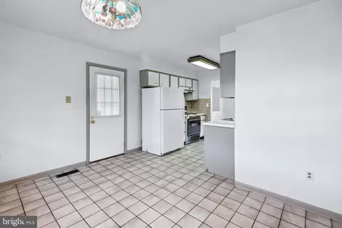 Kitchen - 819 Jonker Ct, Gaithersburg, MD 20878 photo 1 of 5