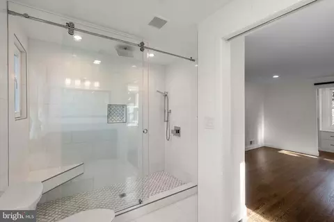 Bath - 179 Randolph Rd, Silver Spring, MD 20904 photo 5 of 7