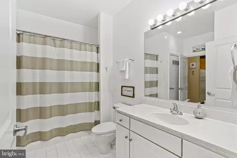Bath - 8045 Newell St #223, Silver Spring, MD 20910 photo 1 of 2