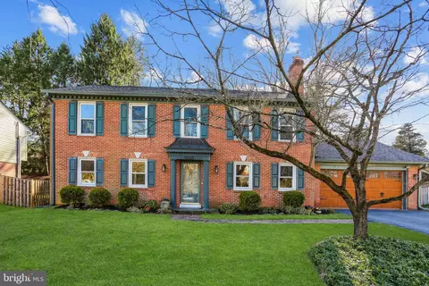 9004 Cherbourg Dr, Potomac, MD 20854