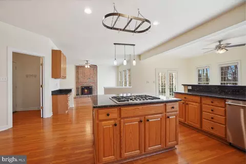 6 Hackett Ct, Poolesville, MD 20837 photo 10