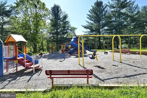 View/Area - 11140 Korman Dr, Potomac, MD 20854 photo 2 of 6