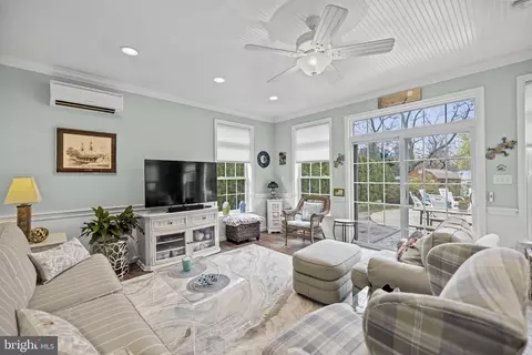 Living - 803 Venice Dr, Silver Spring, MD 20904 photo 6 of 8