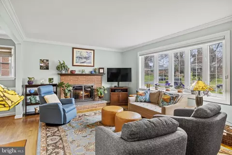 Living - 803 Venice Dr, Silver Spring, MD 20904 photo 2 of 8
