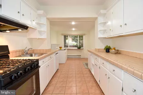 Kitchen - 9406 Bruce Dr, Silver Spring, MD 20901 photo 6 of 9