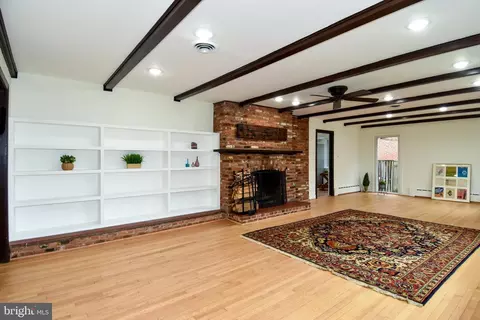 Living - 9406 Bruce Dr, Silver Spring, MD 20901 photo 1 of 8