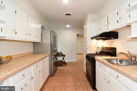Kitchen - 9406 Bruce Dr, Silver Spring, MD 20901 photo 4 of 9