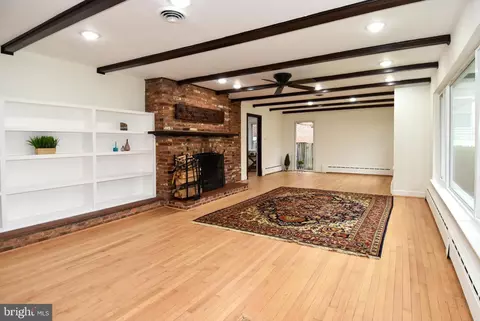 Living - 9406 Bruce Dr, Silver Spring, MD 20901 photo 6 of 8