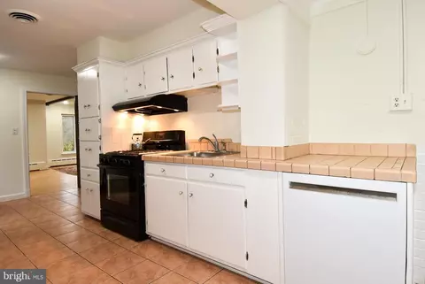 Kitchen - 9406 Bruce Dr, Silver Spring, MD 20901 photo 2 of 9