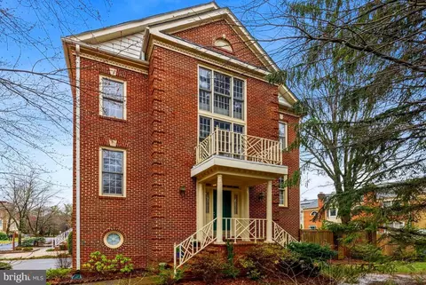 9941 Foxborough Cir, Rockville, MD 20850