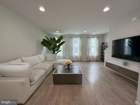 Living - 15719 Steamboat Way, Silver Spring, MD 20906 photo 2 of 7