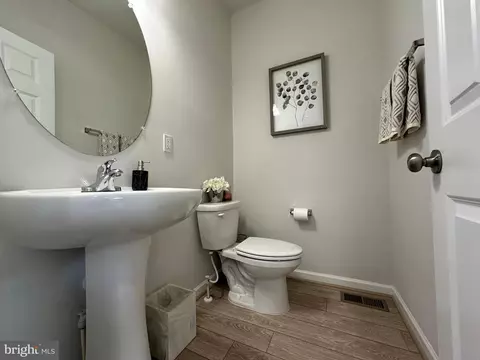 Bath - 15719 Steamboat Way, Silver Spring, MD 20906 photo 2 of 4