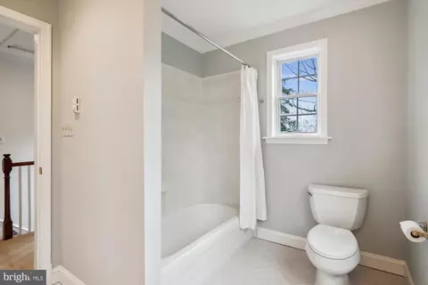 Bath - 10609 Greenacres Dr, Silver Spring, MD 20903 photo 5 of 6