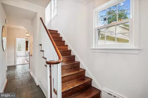 Entry Way - 10609 Greenacres Dr, Silver Spring, MD 20903 photo 2 of 4