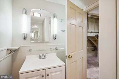 Bath - 10609 Greenacres Dr, Silver Spring, MD 20903 photo 6 of 6