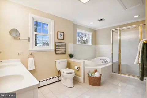 Bath - 10609 Greenacres Dr, Silver Spring, MD 20903 photo 2 of 6