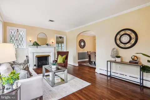 Living - 10609 Greenacres Dr, Silver Spring, MD 20903 photo 2 of 6