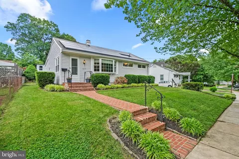 1602 Henry Rd, Rockville, MD 20851