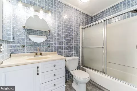 Bath - 14540 Macbeth Dr #14540, Silver Spring, MD 20906 photo 3 of 3