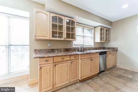Kitchen - 14540 Macbeth Dr #14540, Silver Spring, MD 20906 photo 4 of 5