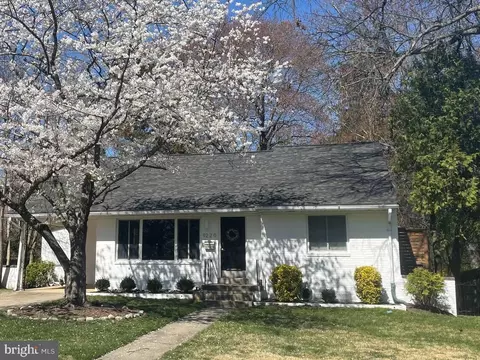 9220 E Parkhill Dr, Bethesda, MD 20814