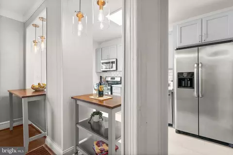 Entry Way - 2517 Weisman Rd, Silver Spring, MD 20902 photo 7 of 13