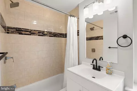 Bath - 2517 Weisman Rd, Silver Spring, MD 20902 photo 2 of 3