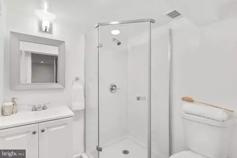 Bath - 2517 Weisman Rd, Silver Spring, MD 20902 photo 3 of 3