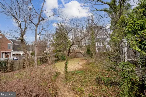 8916 Oneida Ln, Bethesda, MD 20817