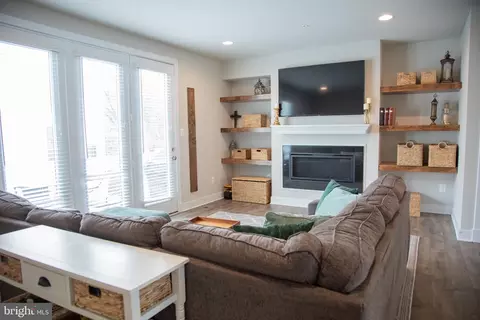 Living - 109 Klee Aly, Silver Spring, MD 20906 photo 2 of 2