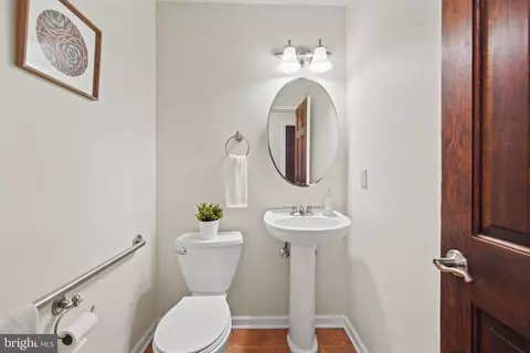Bath - 27 Thomas Dr, Silver Spring, MD 20904 photo 1 of 5