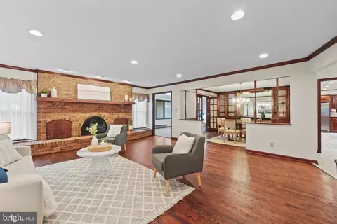 Living - 27 Thomas Dr, Silver Spring, MD 20904 photo 4 of 12