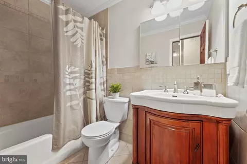 Bath - 27 Thomas Dr, Silver Spring, MD 20904 photo 2 of 5