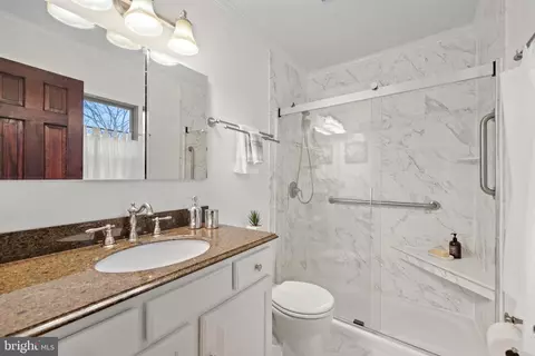 Bath - 27 Thomas Dr, Silver Spring, MD 20904 photo 4 of 5